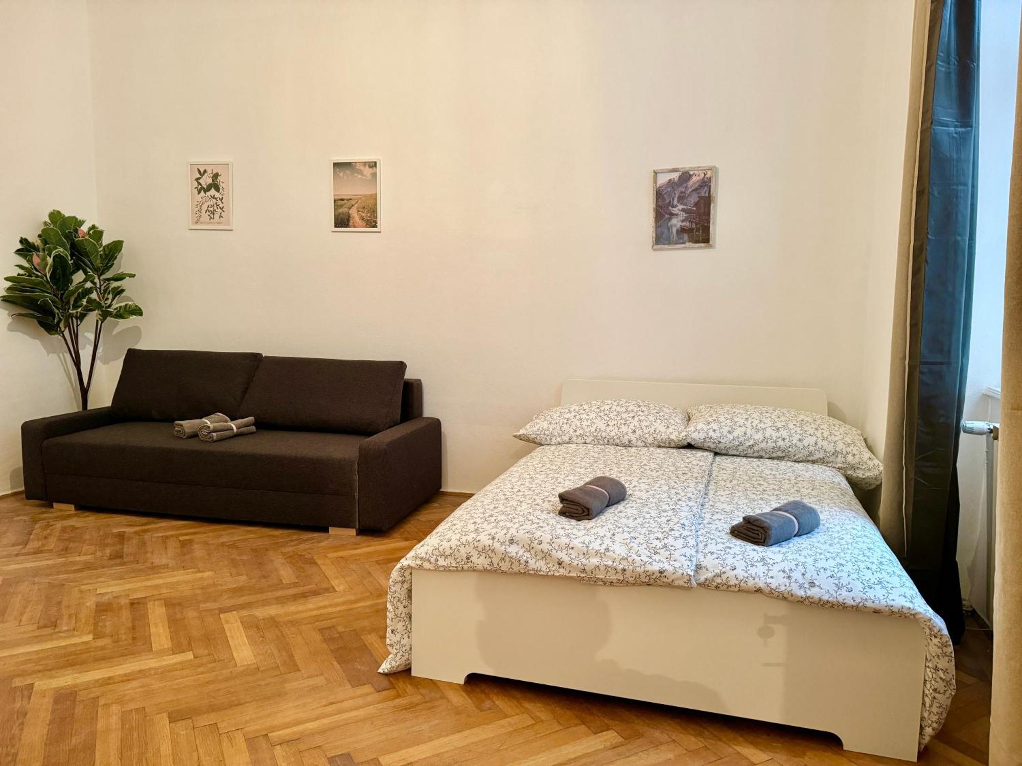 Spacious Apartment - 15 Min To Center Wien Eksteriør billede